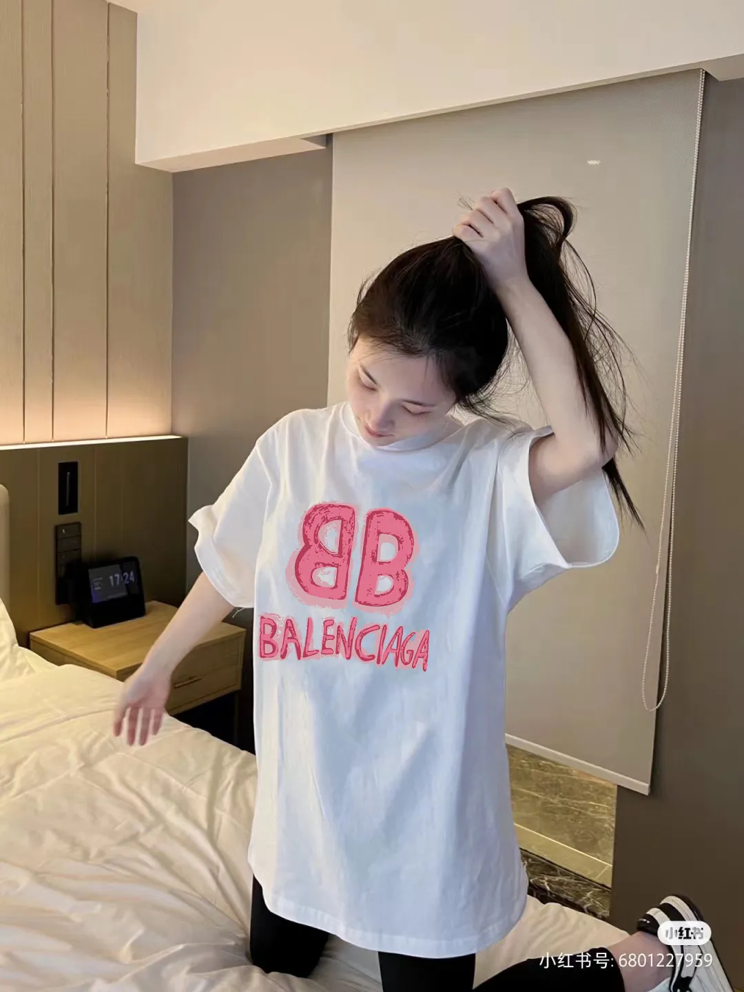 P80✨🔥 BALENCIAGA Paris lettering printed short-sleeved T-shirt. Custom-woven and dyed 300 grams of combed cotton heavyweight fabric. Zero color difference in threads. Perfect details. Different from the current currency version. Welcome to compare. Same Style for men and women. Must-sell in the picture above. Color: White Black Size: 1 2 3 4